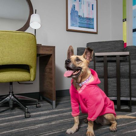 Hampton Inn Yorkville Dış mekan fotoğraf