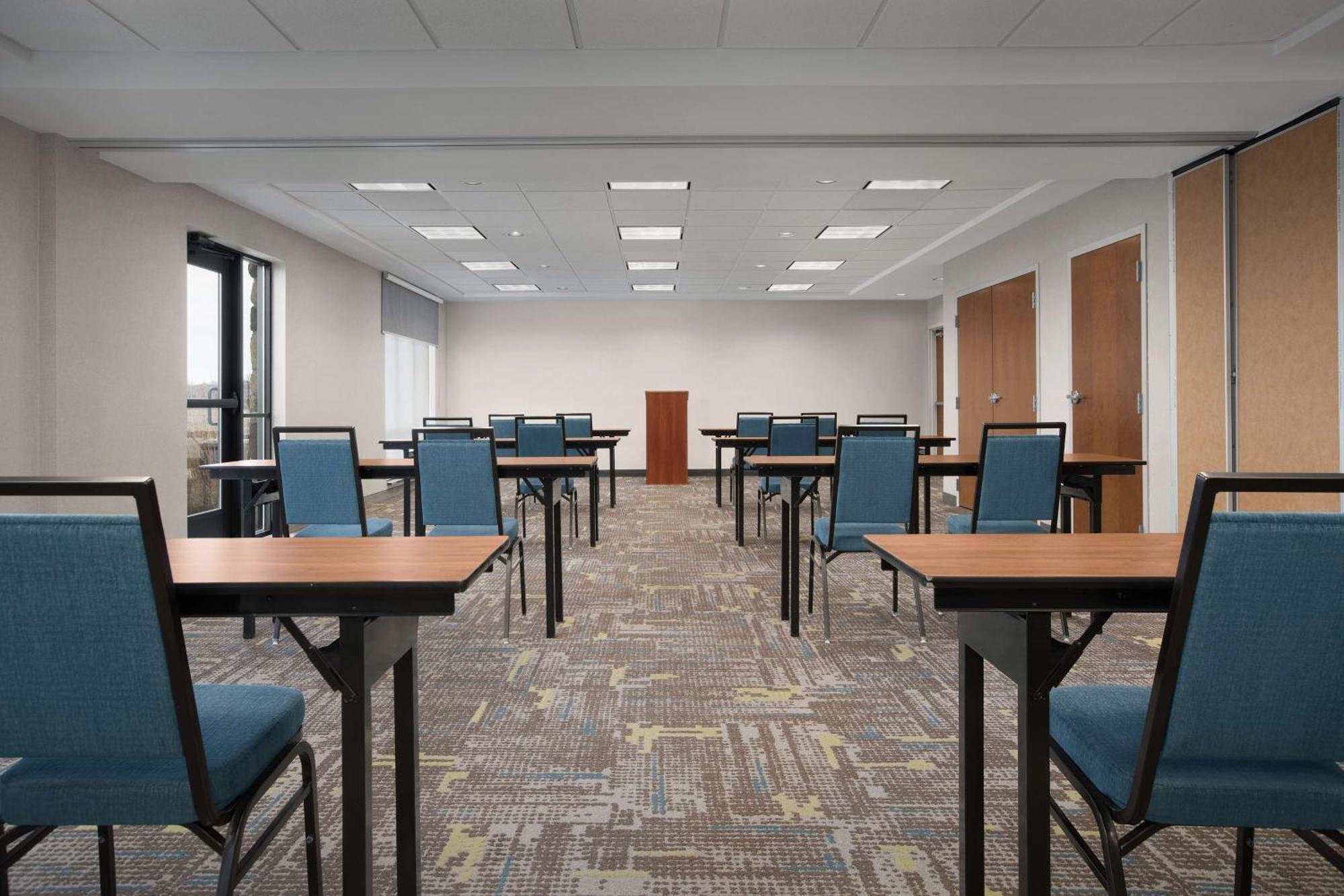 Hampton Inn Yorkville Dış mekan fotoğraf