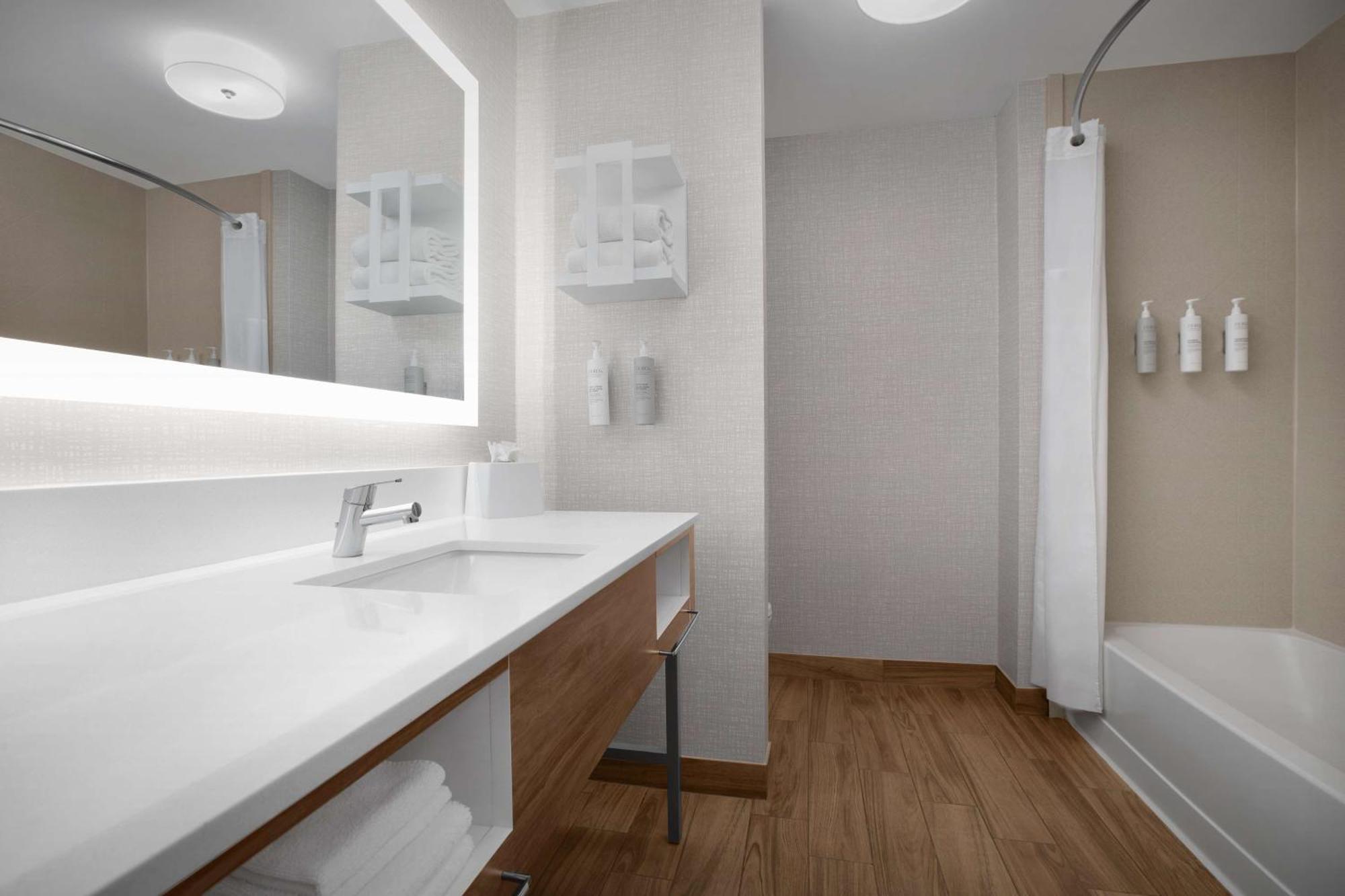 Hampton Inn Yorkville Dış mekan fotoğraf