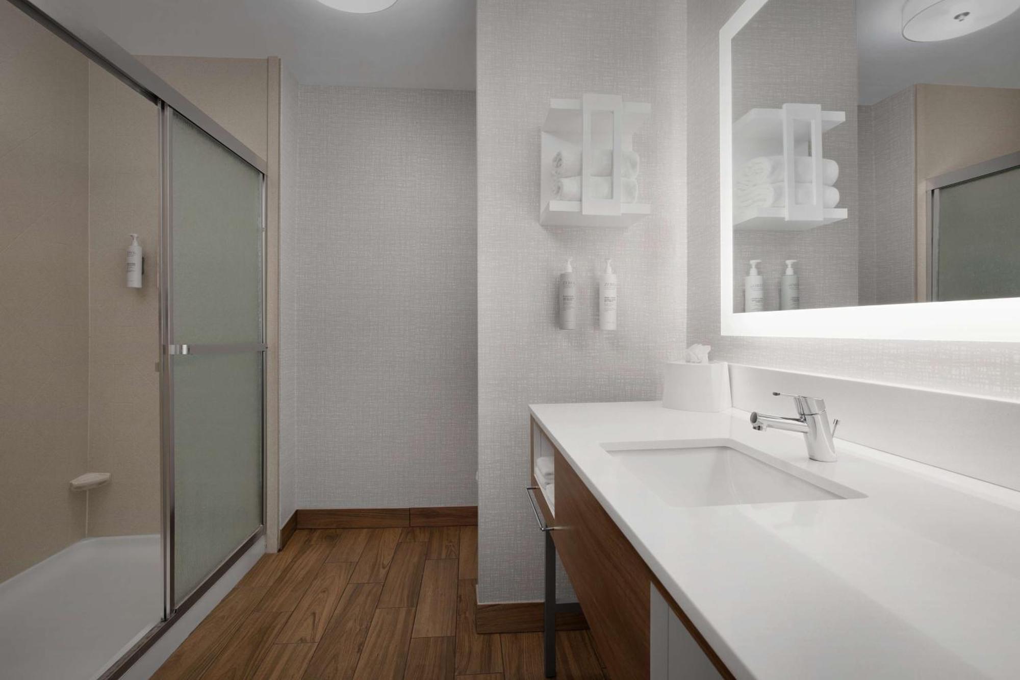 Hampton Inn Yorkville Dış mekan fotoğraf