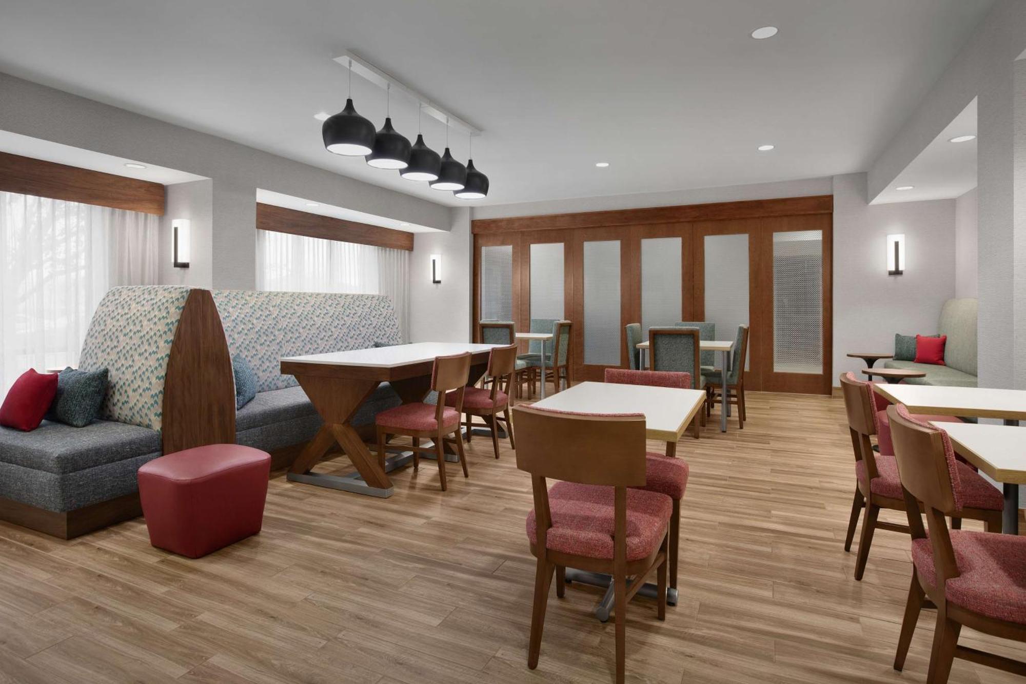 Hampton Inn Yorkville Dış mekan fotoğraf
