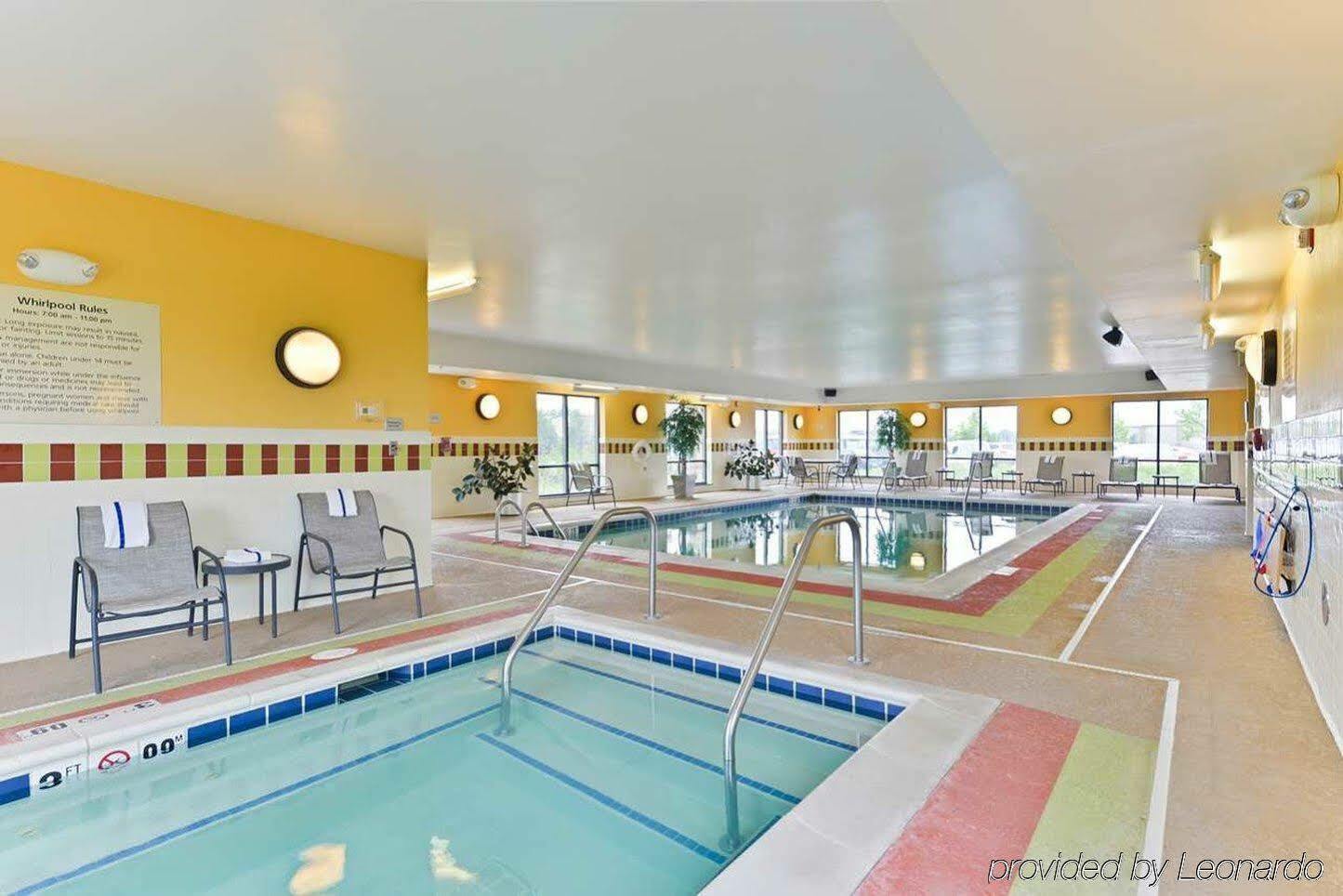 Hampton Inn Yorkville Dış mekan fotoğraf