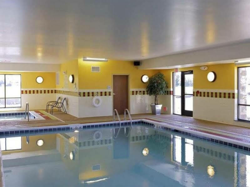 Hampton Inn Yorkville Dış mekan fotoğraf
